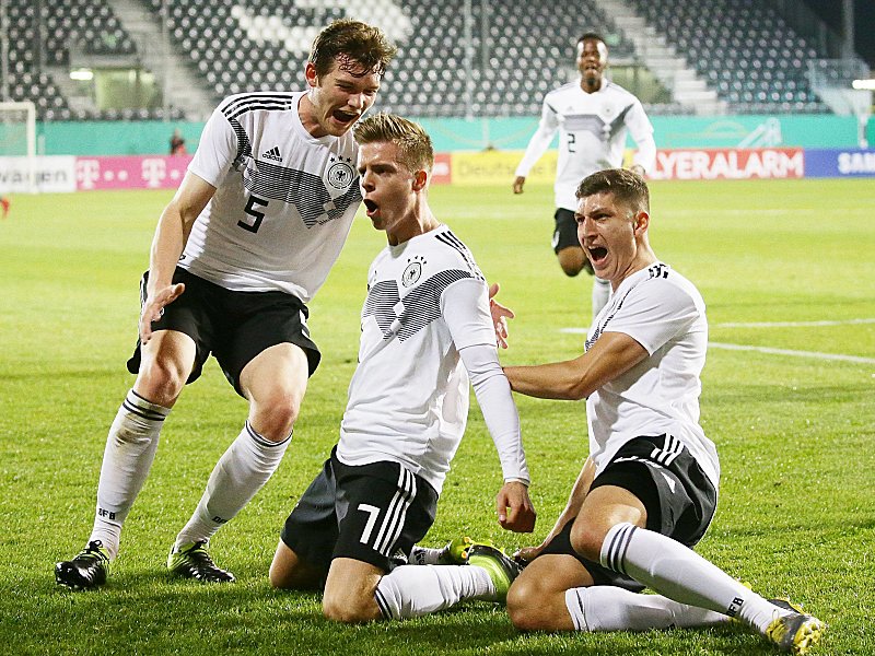 Freude pur: Kilian, Burnic und Janelt (v.l.) bejubeln das 1:0.