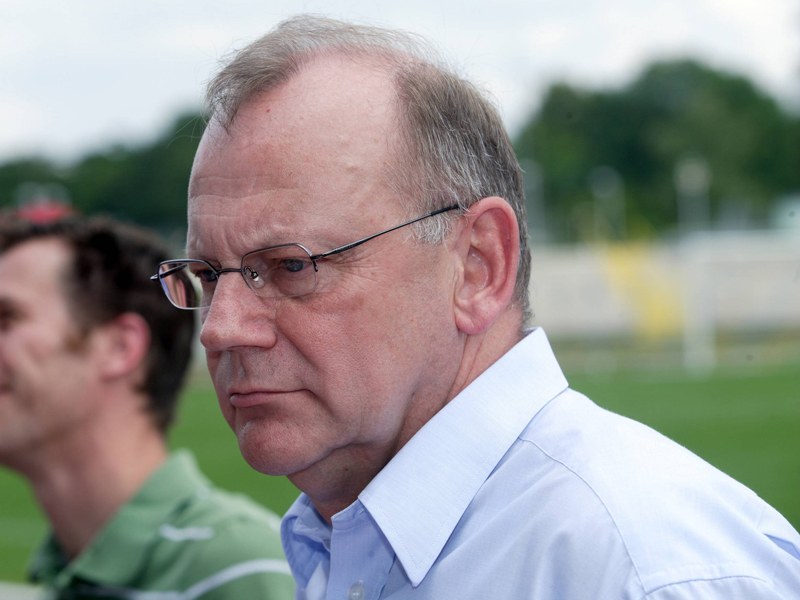 Auf der Suche nach Sponsoren und Investoren: TuS-Präsident Werner Hecker muss dringend Geld auftreiben.