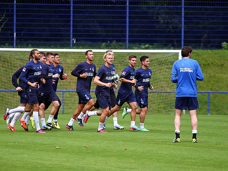 Beim MSV Duisburg wird zurzeit auf freiwilliger Basis unter Manager Ivica Grlic (re.) trainiert.