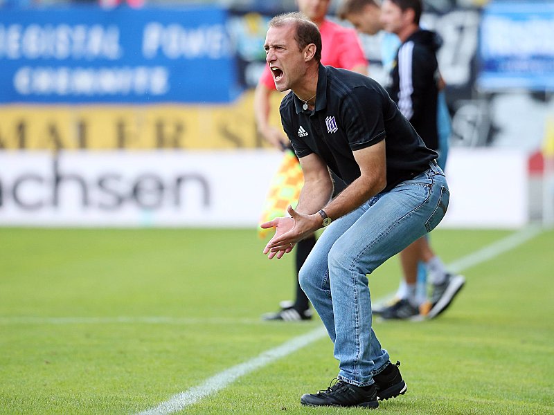 "Es ist wichtig, dass die Spieler teamfähig sind": Osnabrücks Trainer Joseph Enochs, der sich auf der Suche nach Neuzugängen befindet.