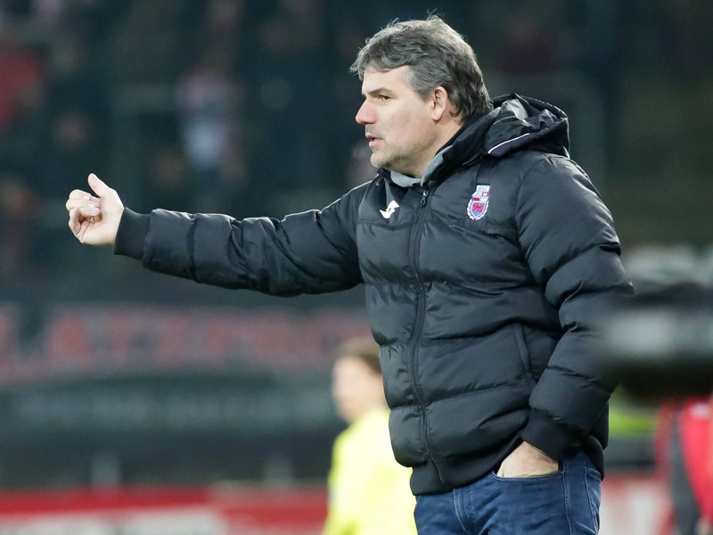 Egal, wohin die Reise für den BSC in der kommenden Saison geht, er wird mit dabei sein: Bonn-Coach Daniel Zillken.