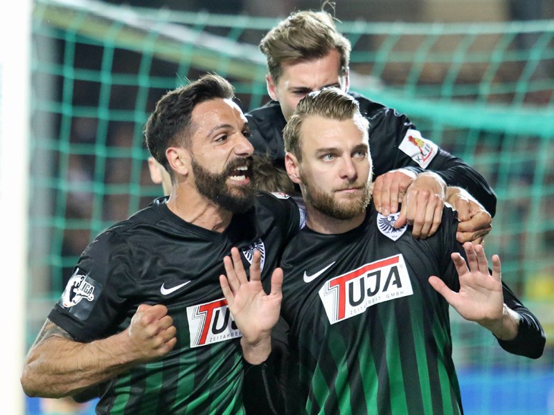 Treffen mit Münster auf Fortuna Köln: Jeron Al-Hazaimeh (re.), Adriano Grimaldi (li.) und Sinan Tekerci.