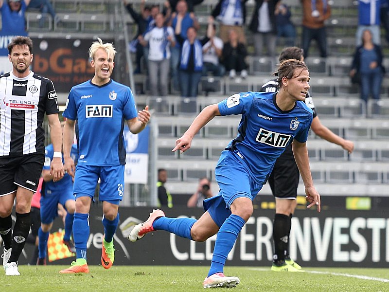 Feiert den Siegtreffer: Tobias Schwede.