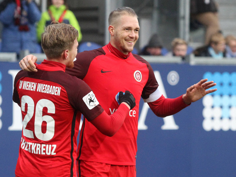 Jubel über einen Doppelpack: Steven Ruprecht (re.) freut sich über sein Tor zum zwischenzeitlichen 4:0.