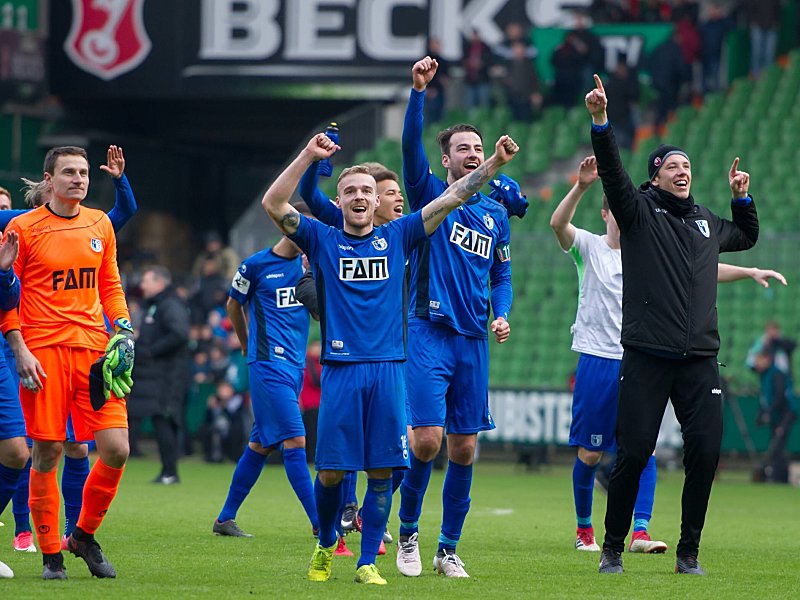 Sichtlich erleichtert und erfreut über die drei Punkte: Der 1. FC Magdeburg.