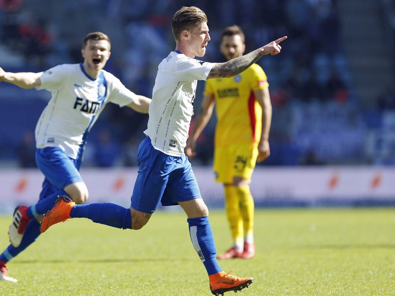 Na also, es geht doch: Magdeburgs Türpitz hat soeben das 1:0 erzielt.