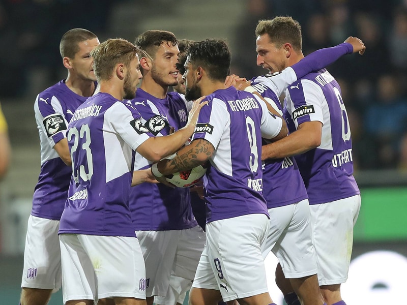 Osnabrücks Spieler bejubeln eines ihrer vier Tore