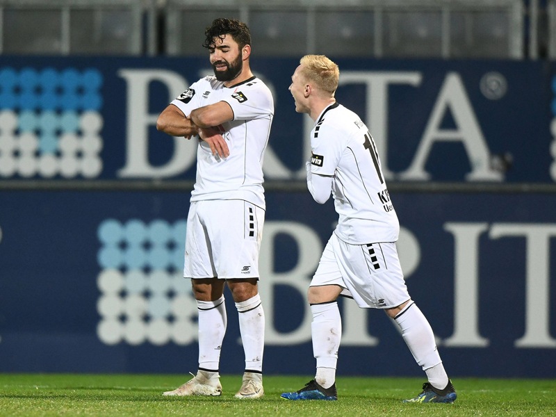 Oguzhan Kefkir (li.) und Patrick Pflücke