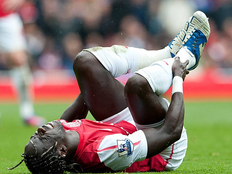 Das selbe Bein wie im Oktober: Bacary Sagna muss wieder lange pausieren.