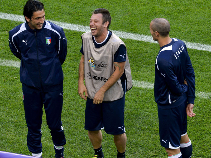 Beim Training am Sonntag herrschte gute Laune: Gigi Buffon (l.) mit Antonio Cassano und Giorgio Chiellini.