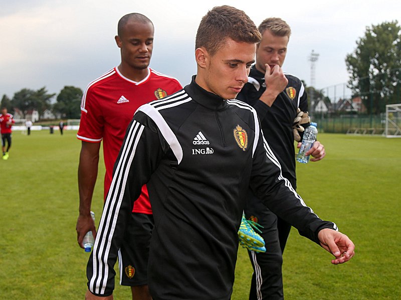 Eden Hazard Mit Der Binde Thorgan Auf Abruf Europameisterschaft Kicker