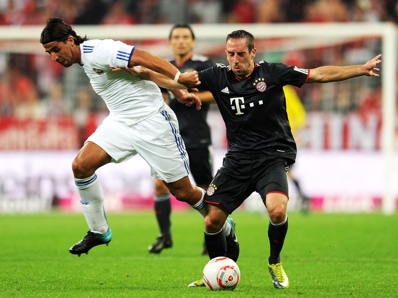 Heiße Duelle: Ribery setzt sich gegen Real Madrids Neuzugang Khedira durch, am Ende jubelte aber der Ex-Stuttgarter.