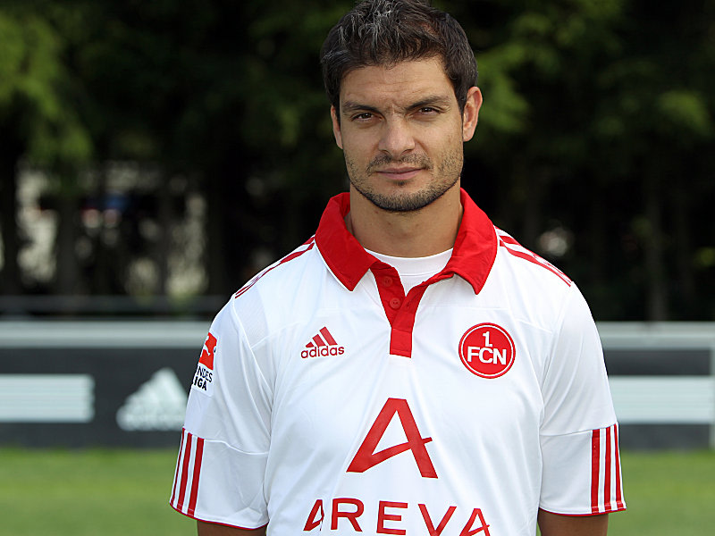 Angelos Charisteas verlässt den 1. FC Nürnberg und schließt sich dem französischen Klub AC Arles-Avignon an.