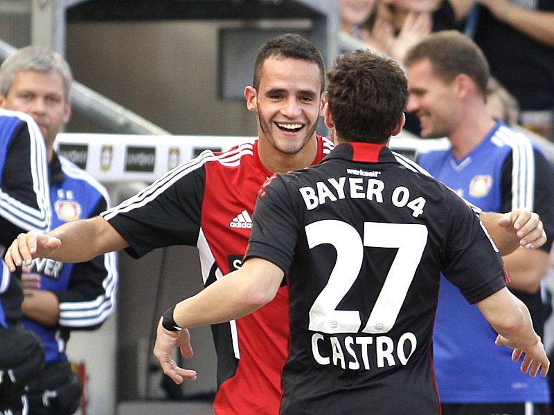 Solidarität unter Spielern: Torschütze Gonzalo Castro feiert mit Renato Augusto.