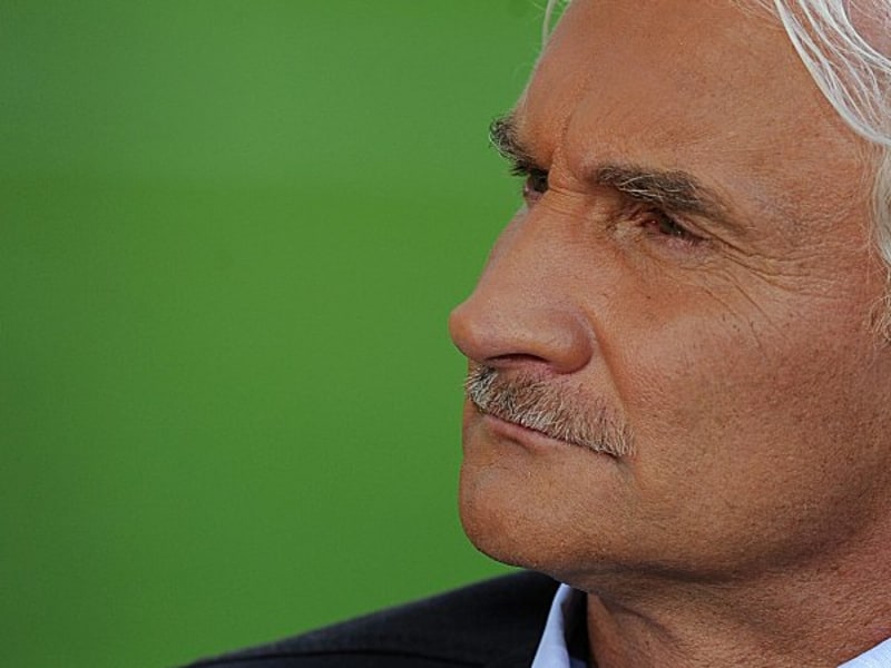 Die englische Woche zeigt die Richtung an: Leverkusens Sportchef Rudi Völler.