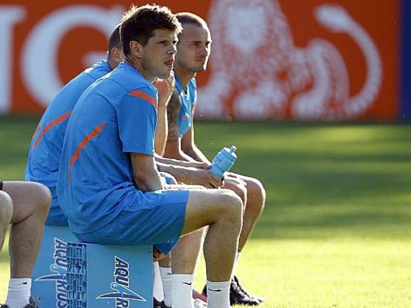 Gibt es den Durchbruch in den Vertragsverhandlungen noch vor der EURO? Klaas Jan Huntelaar.
