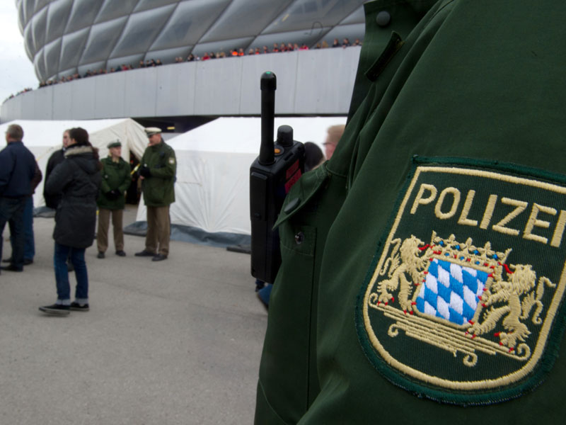 Von Seiten der Polizei fanden die in Zelten vor der Allianz Arena durchgeführten Kontrollen Zustimmung.