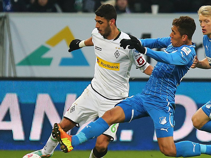 In Mönchengladbach durchgesetzt: Tolga Cigerci (li., gegen Firmino).