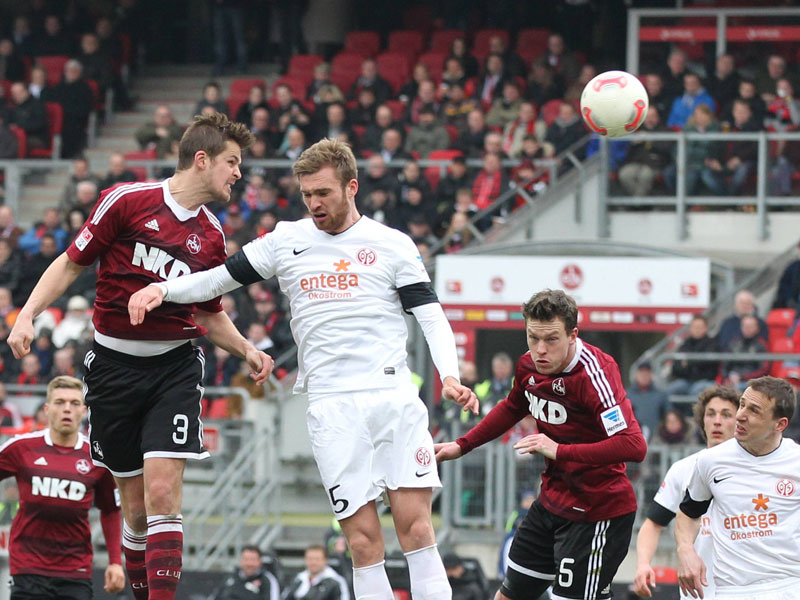 Der erste Streich: Per Nilsson (l.) trifft per Kopf zur Führung für Nürnberg.