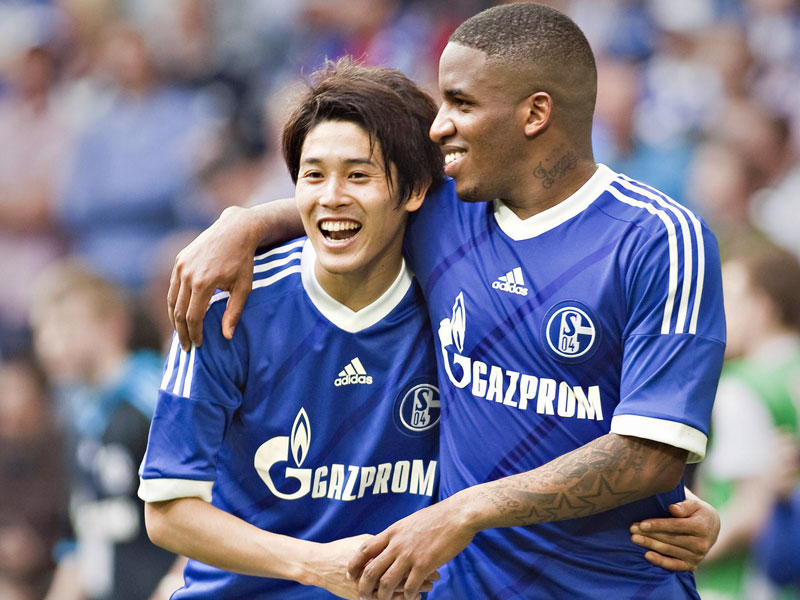 Wieder vereint: Atsuto Uchida und Jefferson Farfan werden gegen Stuttgart die rechte Seite besetzen.