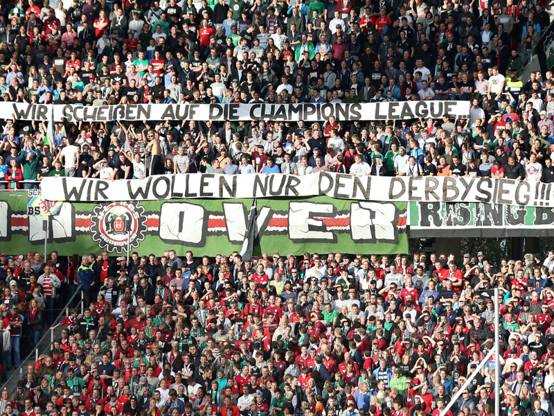 Unmissverständliche Botschaft: Nicht nur der 96-Anhang fiebert dem Freitagabend entgegen.