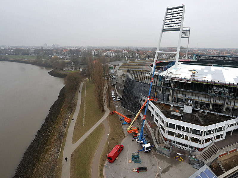 Das Bremer Weserstadion liegt direkt neben dem Fluss.