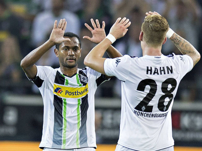 Gladbachs Raffael und Neuzugang André Hahn.
