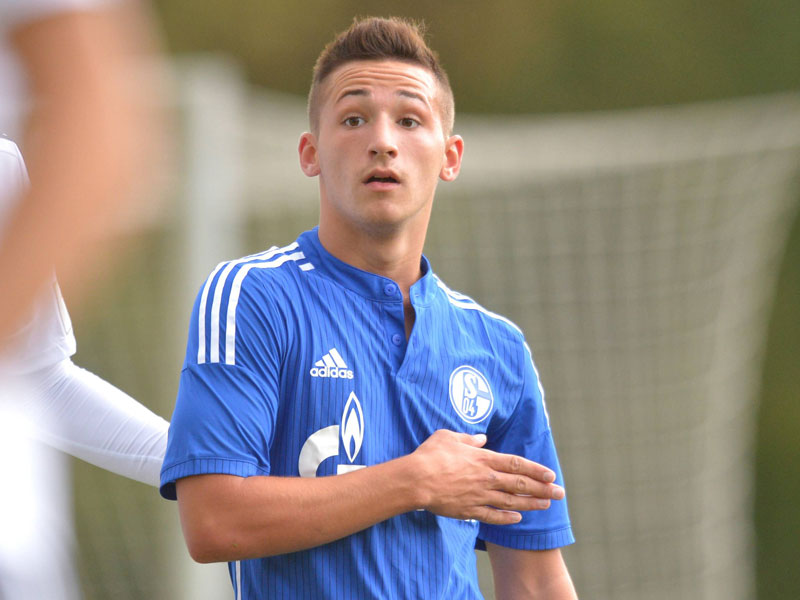 Kritik in der U 23 statt wichtige Rolle bei den Profis: Schalkes Donis Avdijaj steckt in der Sackgasse.