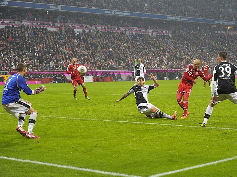 Arjen Robben trifft gegen Kevin Trapp
