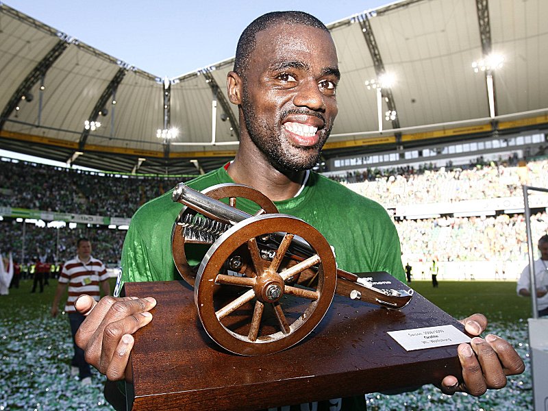 Beste Erinnerungen an 2009: Grafite feiert die deutsche Meisterschaft mit dem VfL Wolfsburg und den Gewinn der kicker-Torjäger-Kanone.
