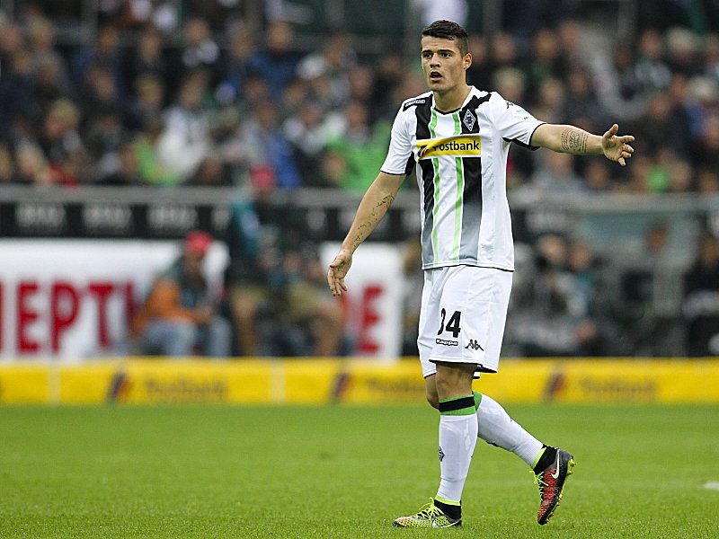 Granit Xhaka soll auch über 2017 hinaus die Fäden im Mittelfeld von Borussia Mönchengladbach ziehen.
