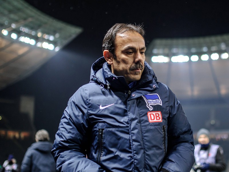 Muss nach zweieinhalb Jahren seinen Hut nehmen: Hertha-Coach Jos Luhukay.