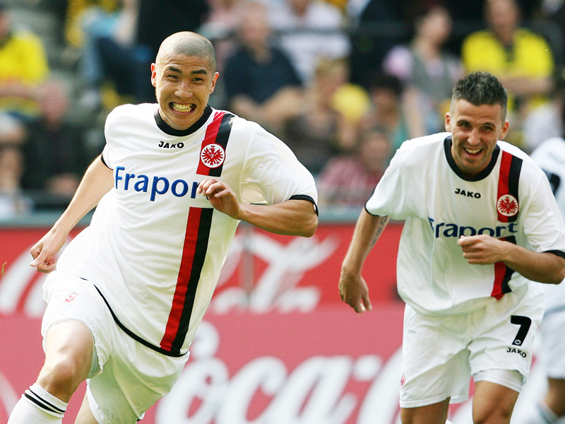 Torjubel im Eintracht-Dress: Du-Ri Cha spielte drei Jahre für Frankfurt. Rechts Benjamin Köhler.