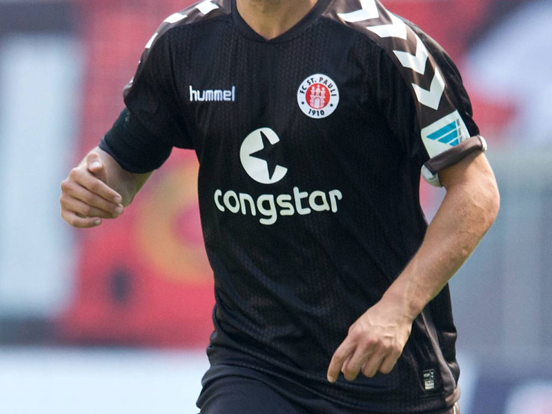 Boykott: St. Pauli gibt seinen linken Trikot-Ärmel nicht für die Bild-Aktion "Wir helfen" frei.
