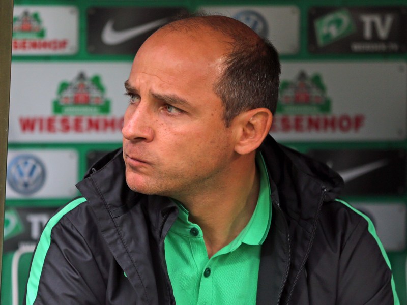 Dieser Blick sagt alles: Speziell mit der zweiten Hälfte konnte Bremens Coach Viktor Skripnik nicht zufrieden sein.