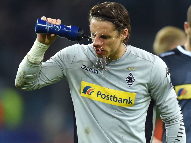 Yann Sommer erlitt einen Nasenbeinbruch - mit der Frage nach seinem Ersatz ließ sich Andre Schubert Zeit.