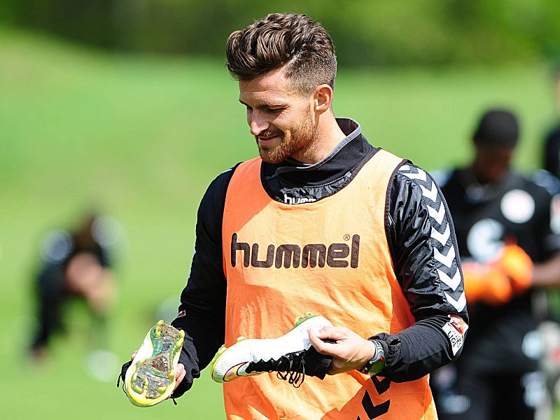Trainiert aus besonderen Umständen derzeit bei Gladbach mit: Enis Alushi.