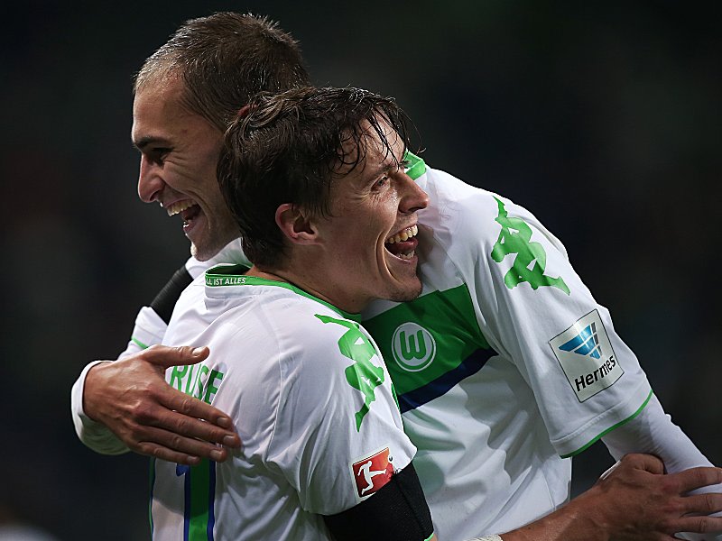 In Torlaune: Die Wolfsburger Bas Dost und Max Kruse (v.).