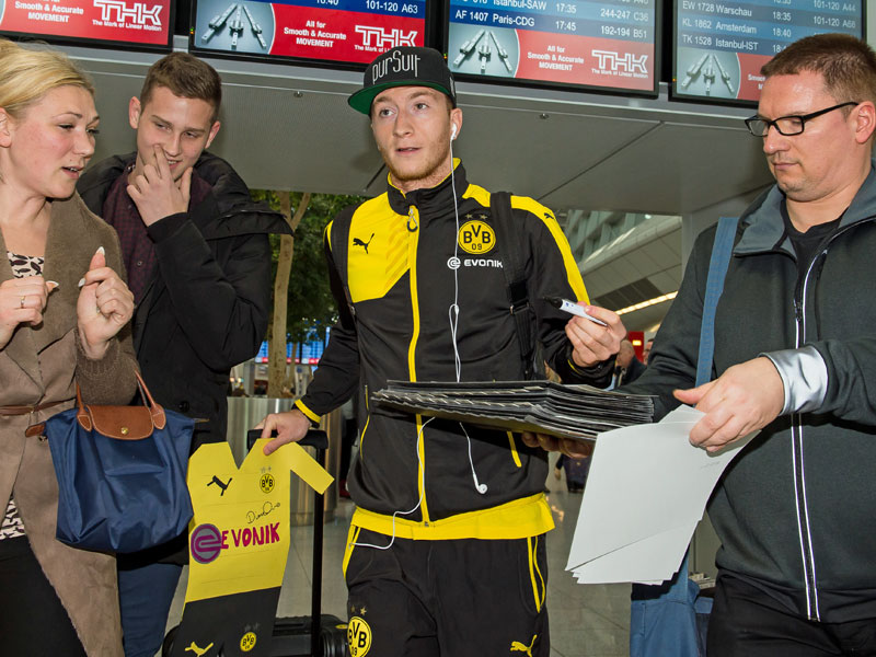 Auf dem Weg nach Dubai: Dortmunds Marco Reus am Düsseldorfer Flughafen.