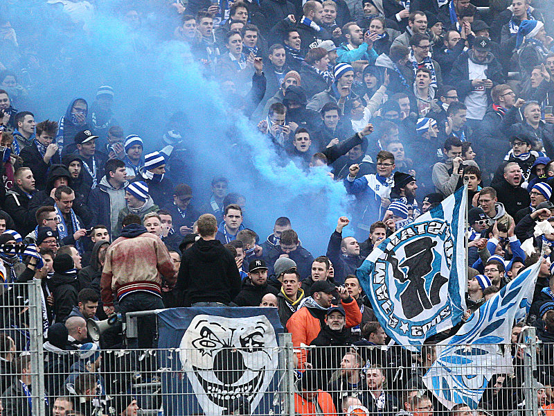 Hertha-Fans lassen es rauchen