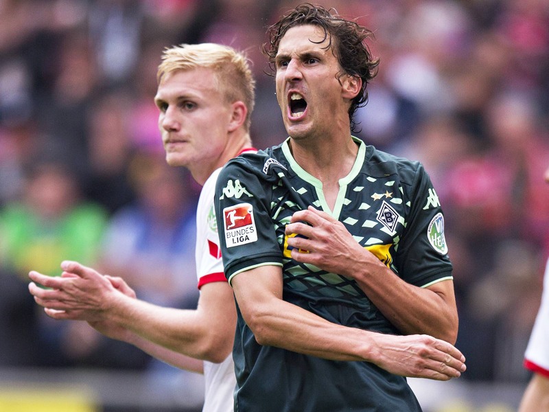 Energiebündel: Wechselt Abwehrspieler Roel Brouwers (re.) von Mönchengladbach nach Hannover?