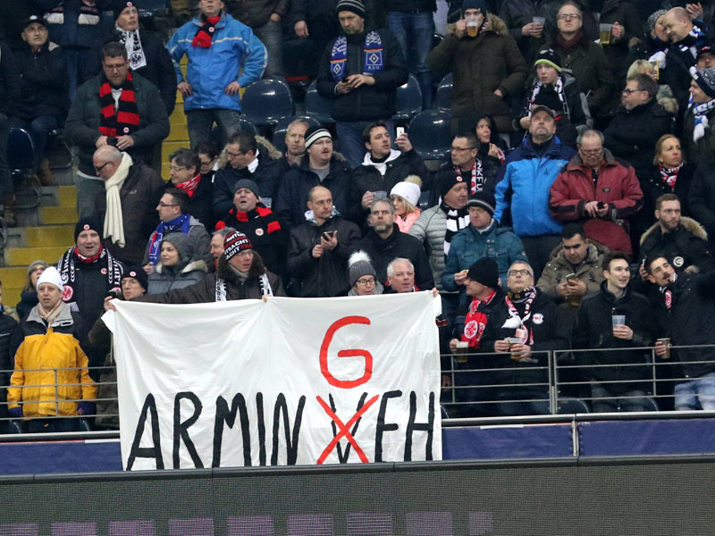 Bei Teilen der Eintracht-Fans ist die Stimmung gegen Armin Veh gekippt - bei den Verantwortlichen offiziell nicht.