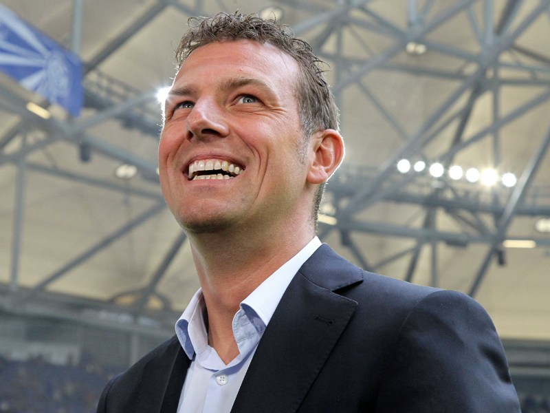 Augsburgs Coach Markus Weinzierl hat gut Lachen, er schaffte mit seiner Mannschaft den Klassenerhalt.