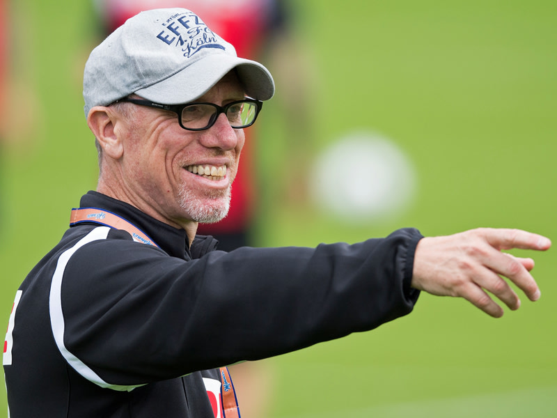 Ein gut gelaunter Coach zum Auftakt: Peter Stöger und der FC sind in die Vorbereitung gestartet.