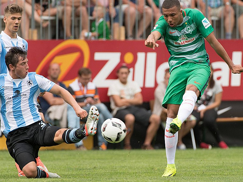 Überzeugte auf ungewohnter Position: Werder-Schützling Leon Guwara (rechts).