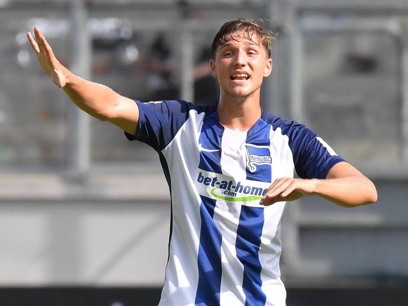 Flog nach einer Notbremse vom Platz: Hertha-Innenverteidiger Niklas Stark.