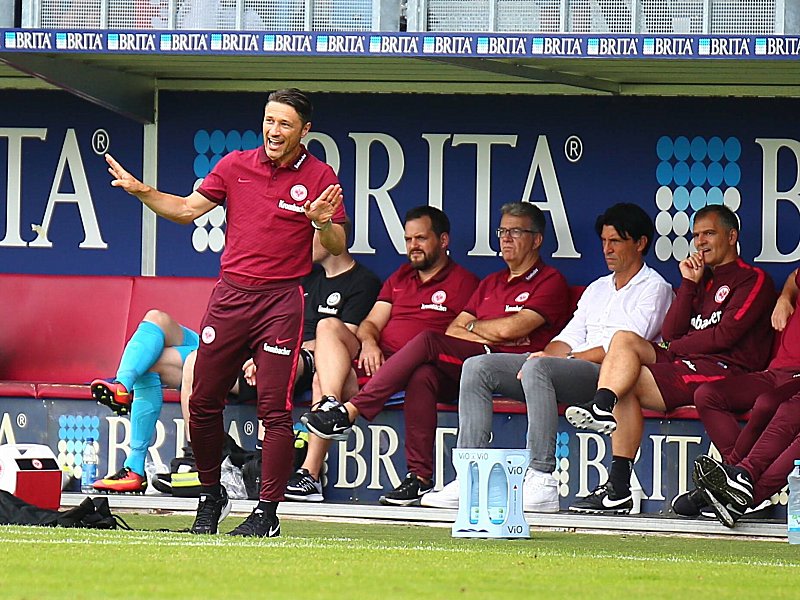 Muss in der Defensive noch nach Lösungen suchen: Eintracht-Coach Nico Kovac.