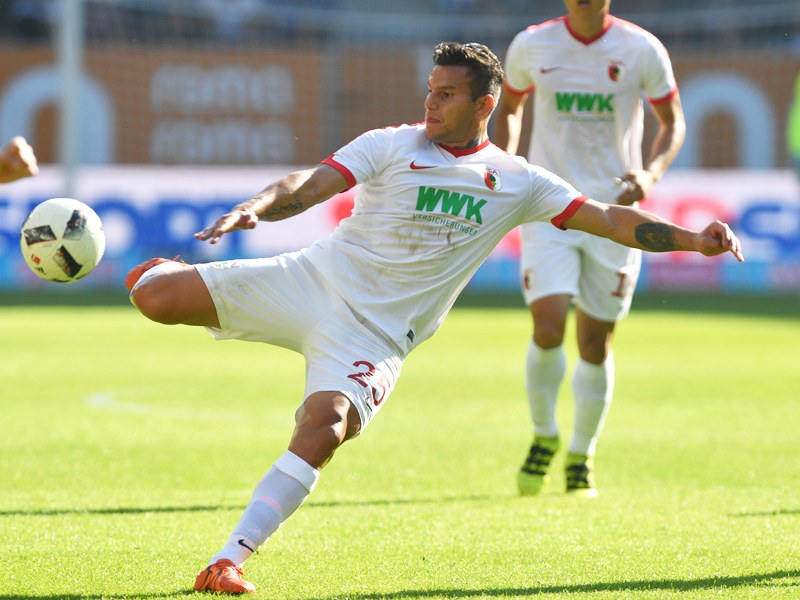Schneller genesen als erwartet: Augsburgs Angreifer Raul Bobadilla.