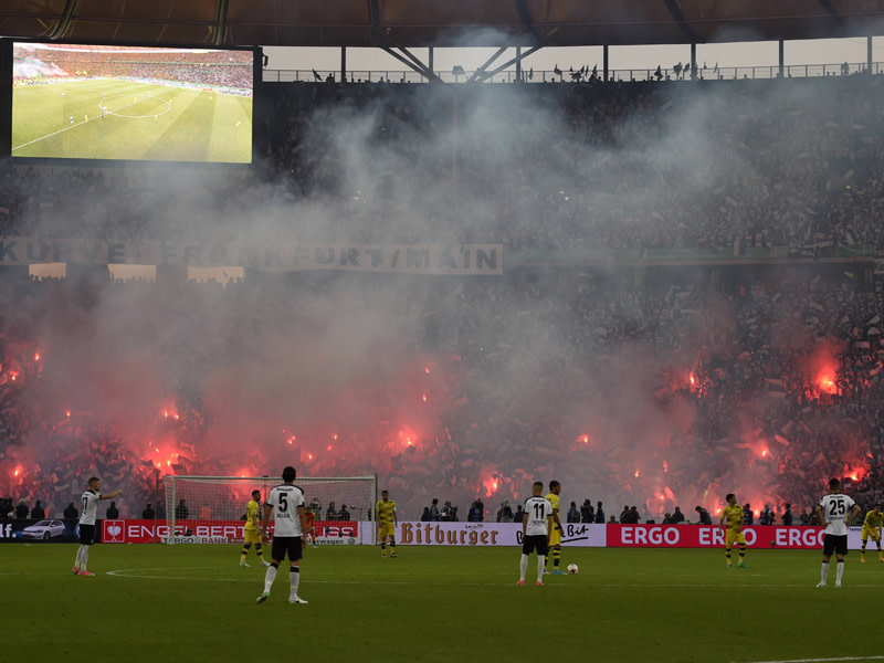 Ein Grund für die Strafe: Pyrotechnik beim DFB-Pokalfinale.