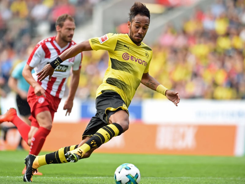 So kennt man ihn in Dortmund: Pierre-Emerick Aubameyang pfeilschnell Richtung gegnerisches Gehäuse.
